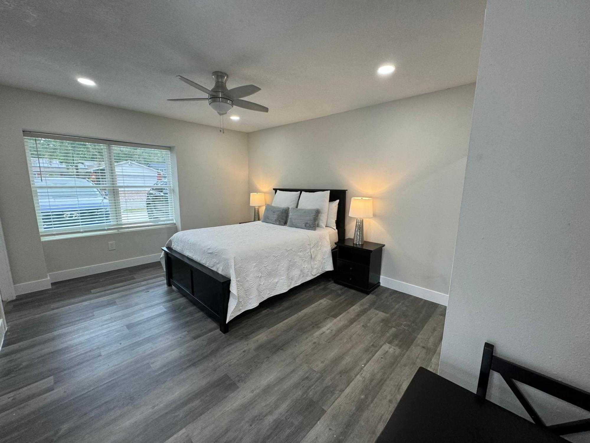 Deluxe Apartment Whit Laundry Tampa Bagian luar foto