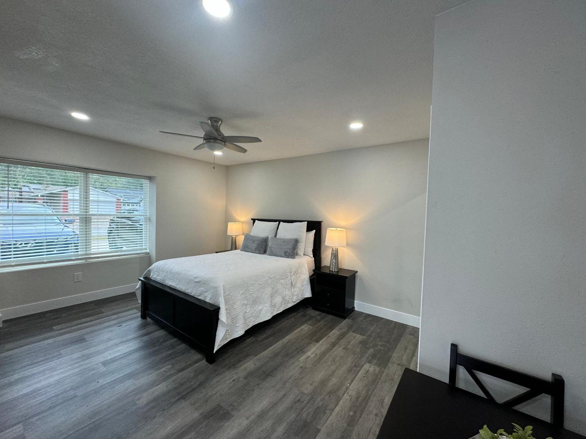 Deluxe Apartment Whit Laundry Tampa Bagian luar foto